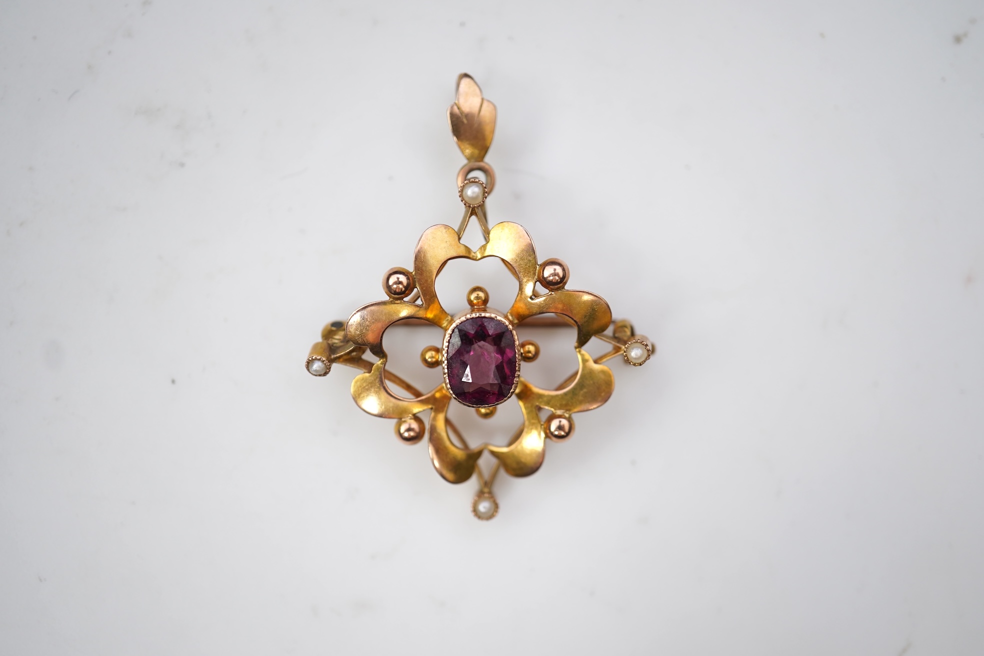 An Edwardian gold and garnet brooch/pendant, early 20th century